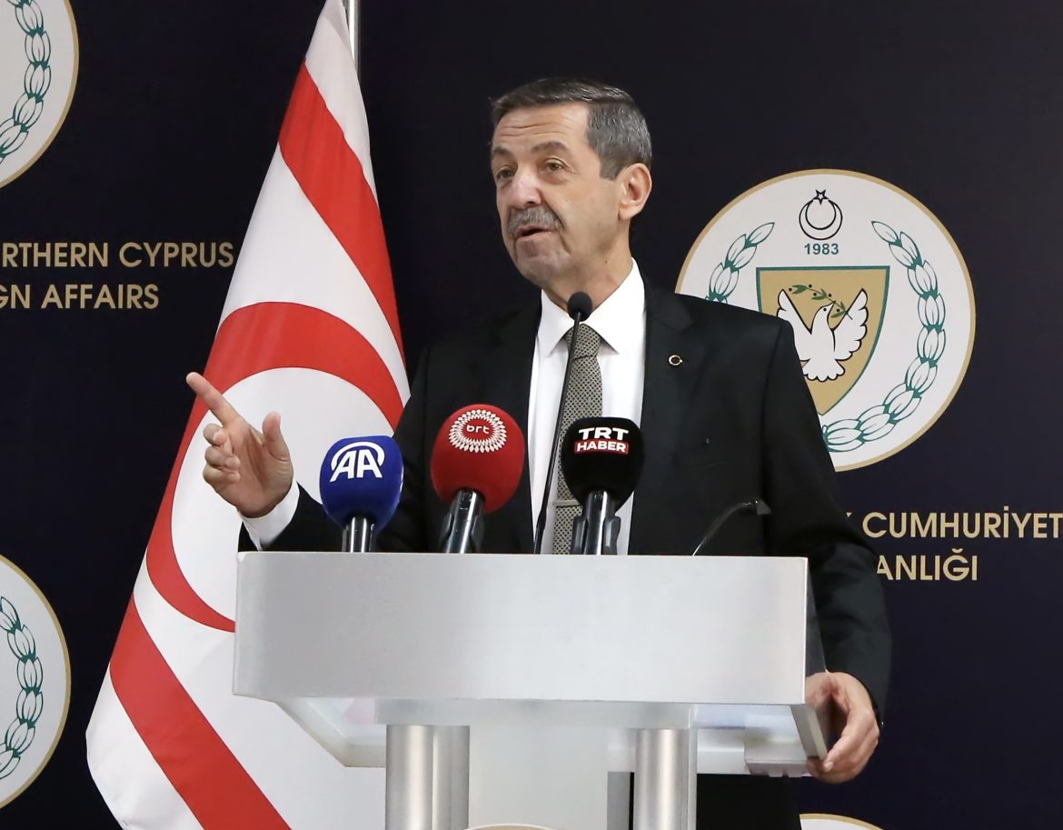 Dışişleri Bakanı Ertuğruloğlu’ndan İsrail’e tepki: Türkiye Kıbrıs’ta soykırımı önledi, yalanları ve iftiraları şiddetle reddediyoruz