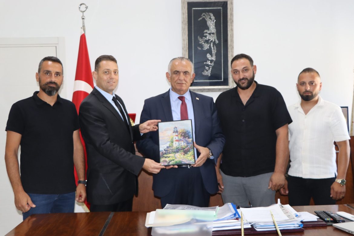 Çavuşoğlu, İskele Esnaf ve Zanaatkârlar Birliği heyetini kabul etti