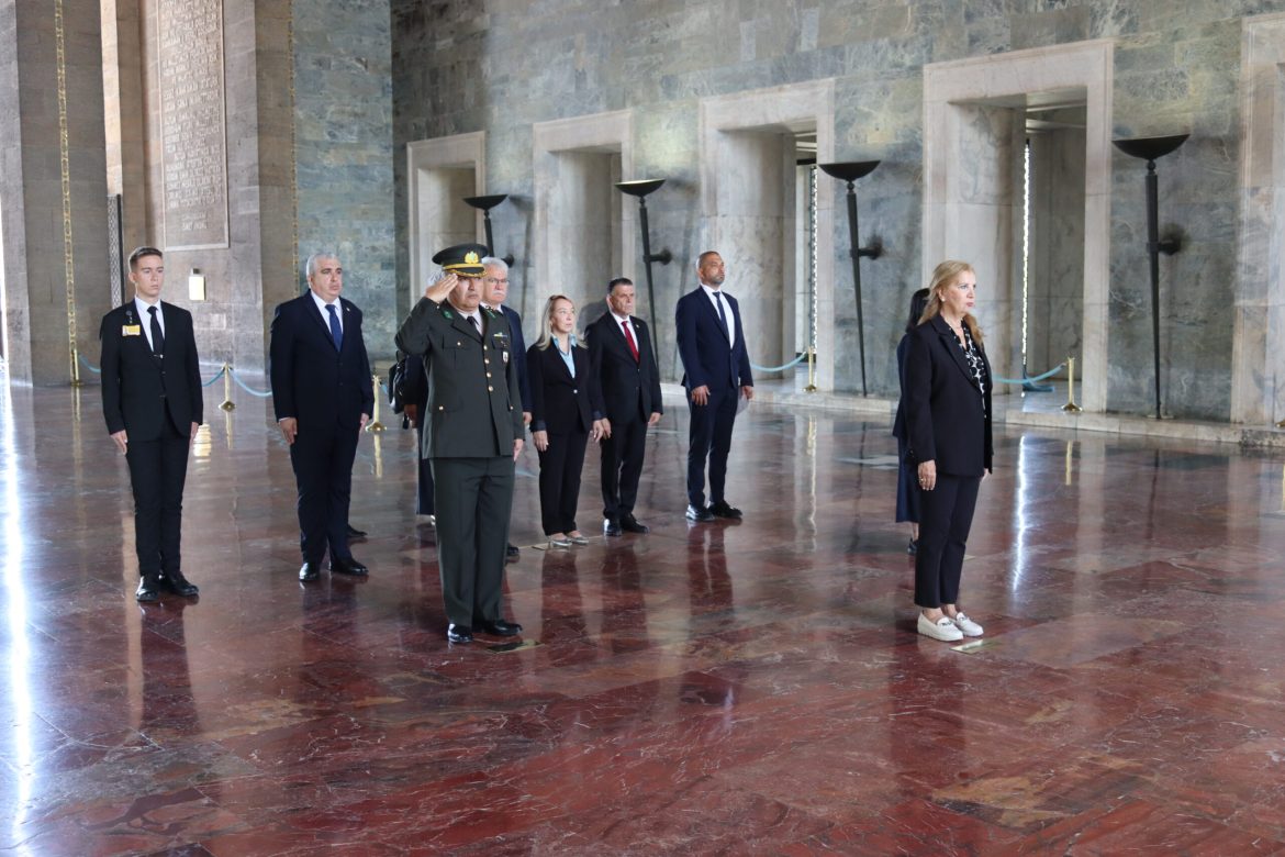 Meclis Dostluk Grubu heyeti Anıtkabir’i ziyaret etti