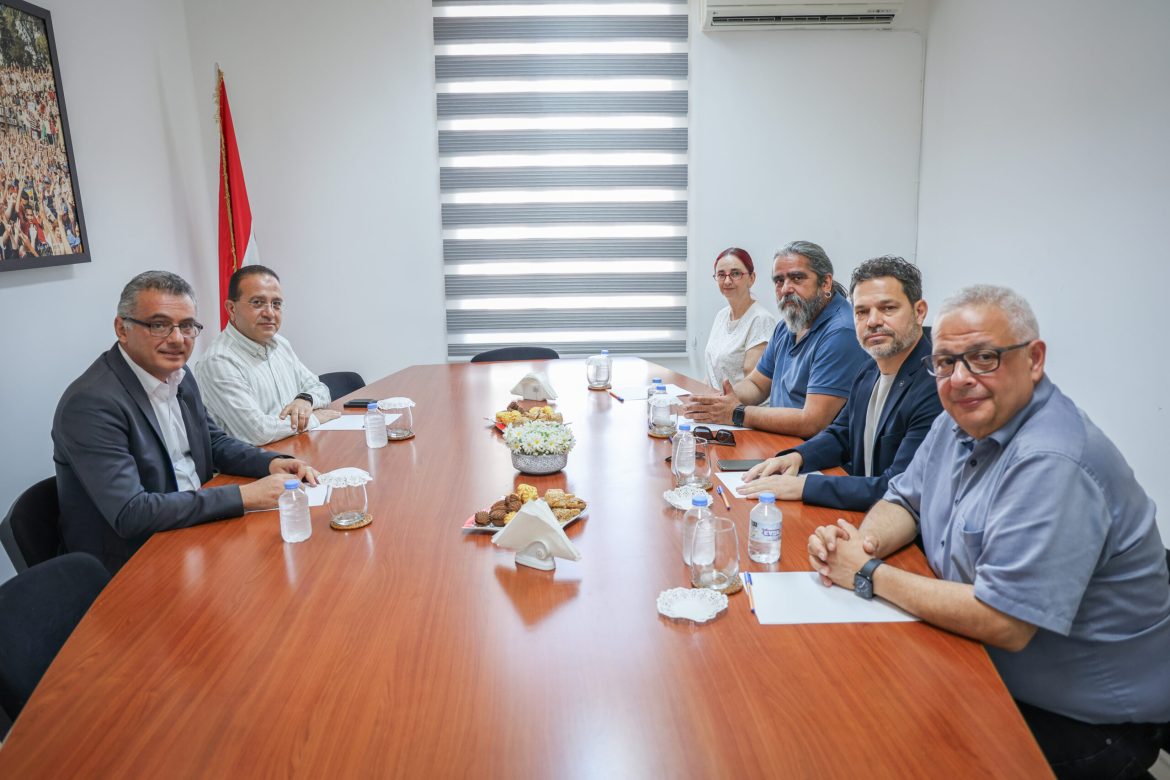 CTP Genel Başkanı Erhürman, DAÜ-SEN yetkililerini kabul etti