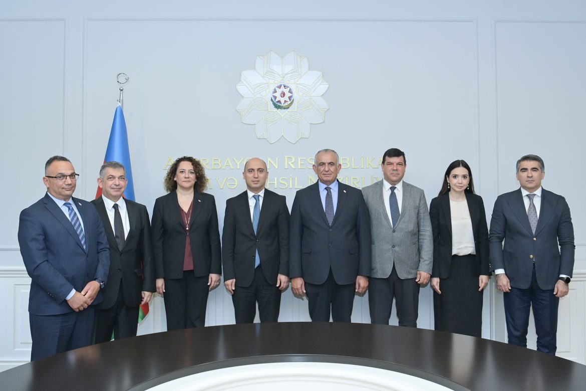 Çavuşoğlu, Azerbaycanlı mevkidaşı Emrullayev ile bir araya geldi