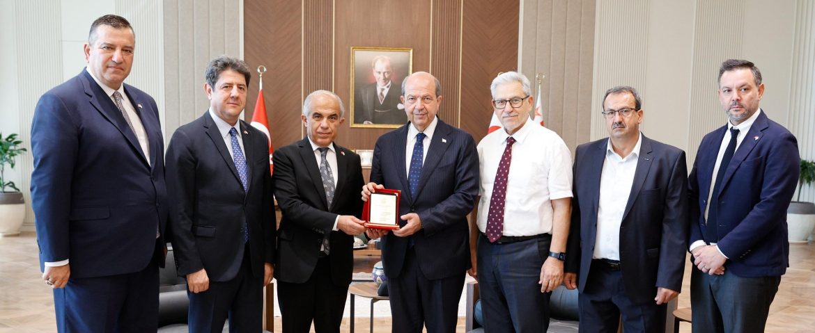 Cumhurbaşkanı Tatar, Akdeniz Narenciye İhracatçılar Birliği Başkanı Hastürk, Kıbrıs Türk Narenciye İhracatçılar Birliği Başkanı Bardakçıoğlu ve beraberindeki heyeti kabul etti