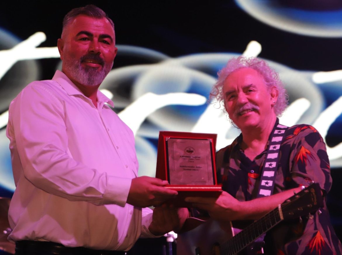 11. Patates Festivali ve 8. Uluslararası Halk Dansları Festivali devam ediyor..  Festivalde dün akşam Yeni Türkü sahne aldı