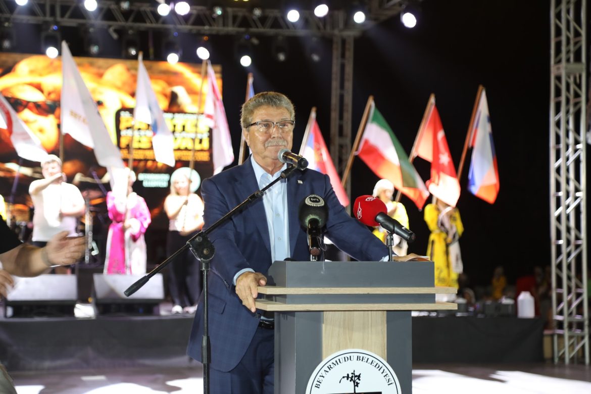 Üstel: KKTC’deki barış sayesinde birçok ülkeden çocuklarımız kendi kültürlerini sergilemek için buraya geldi