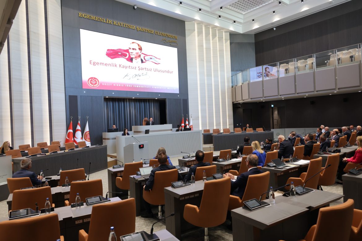 Meclis, milletvekillerinin güncel konuşmaları ile devam ediyor